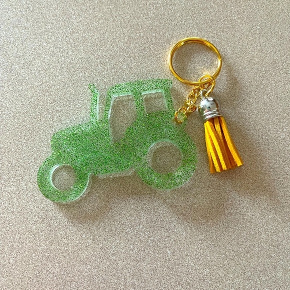 🎉🎉HP🎉🎉 Handmade Tractor Keychain - Picture 1 of 6